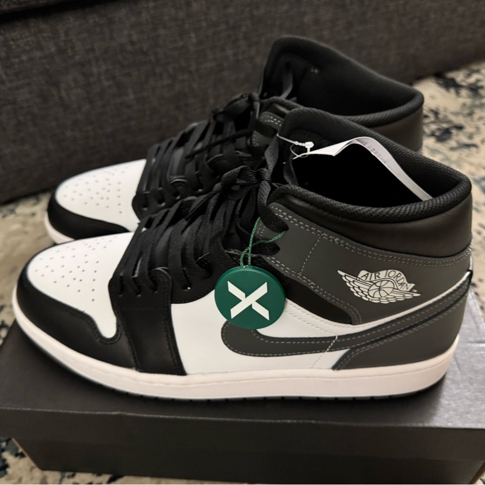 Jordan Men's Sneakers in Black and White. BRAND NEW.